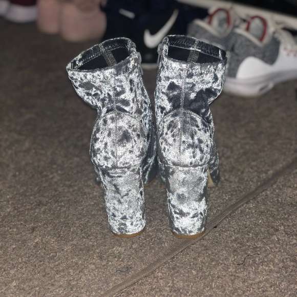 Gray heeled boots - Picture 4 of 6